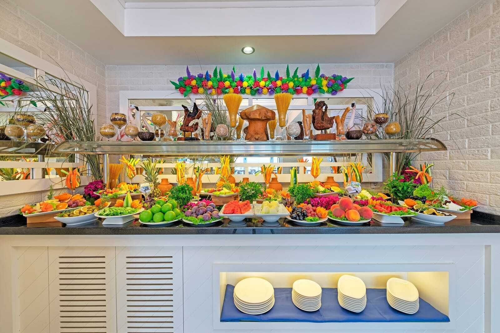 Buffet déjeuner gratuit tous les jours