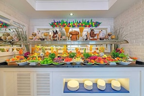 Buffet déjeuner gratuit tous les jours
