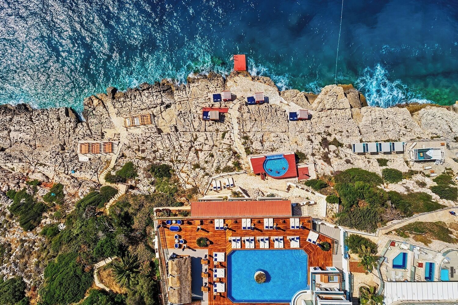 Private beach, free beach shuttle, sun loungers, beach umbrellas