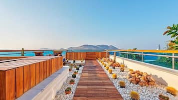 Suite – signature, balkong, sjøutsikt | Terrasse/patio