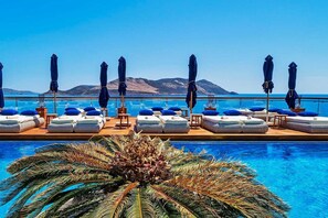 Seasonal outdoor pool, free pool cabanas, pool umbrellas - Meis Exclusive Hotel (Kas)