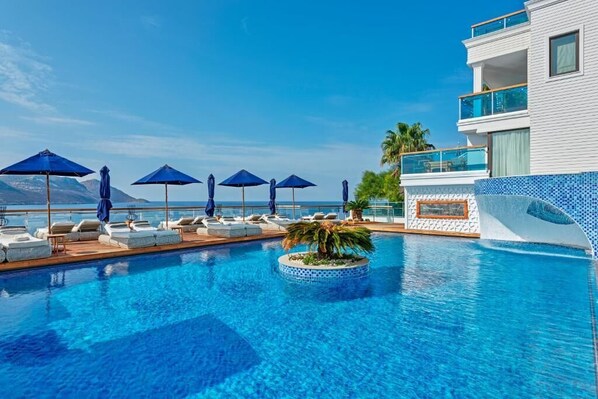 Seasonal outdoor pool, free pool cabanas, pool umbrellas