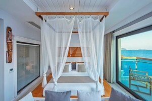 Minibar y caja de seguridad en la habitación