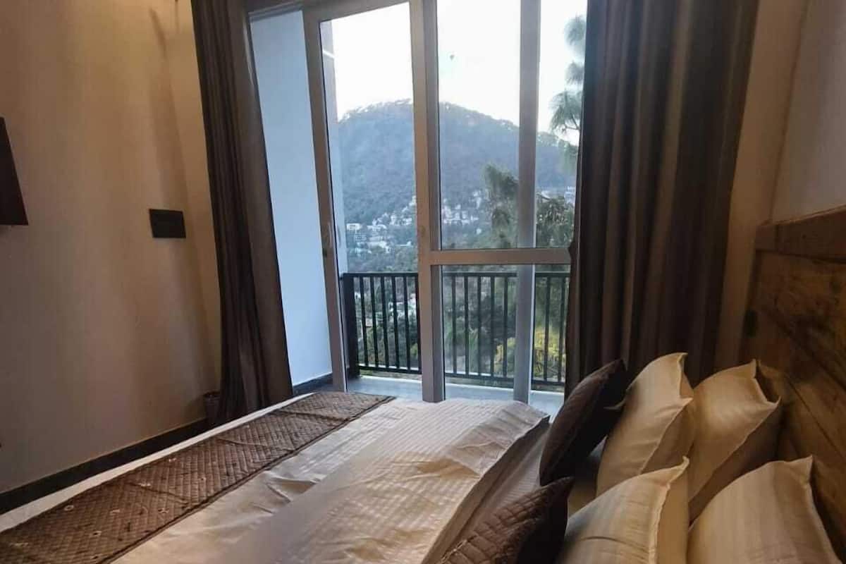 ห้องซูพีเรียดับเบิล, ระเบียง, วิวภูเขา | บริเวณประตูทางเข้า