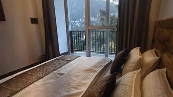 Superior Double Room, Balcony, Mountain View | Interior entrance