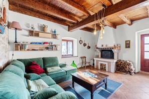 TV, fireplace - Casa Giorgina in Veleniki  - Haus für 5-6 Personen (Porec)