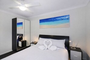 Iron/ironing board, free WiFi, bed sheets - Coastal Scarborough Beachside Apartment • Sleeps 3 (Scarborough)
