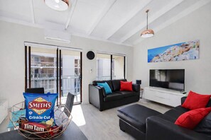 Smart TV, offices - Coastal Scarborough Beachside Apartment • Sleeps 3 (Scarborough)