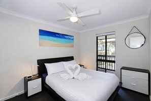 Iron/ironing board, free WiFi, bed sheets - Coastal Scarborough Beachside Apartment • Sleeps 3 (Scarborough)