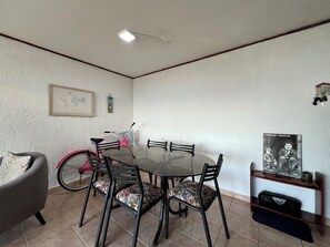 패밀리 아파트, 발코니, 바다 전망 | 다이닝룸