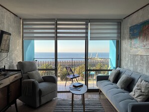 패밀리 아파트, 발코니, 바다 전망 | 거실 공간