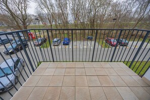 Property grounds - Marywilska 68 | Warsaw | Modern Apartment | Parking (Warszawa)