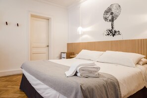 Iron/ironing board, free WiFi, bed sheets - Metro Explorer near Hospital & Metro Baquedano (Providencia)
