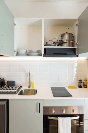 Coffee/tea maker, fridge, microwave, oven - Elegant Studio | AC and Patio Perfect for Families (Providencia)