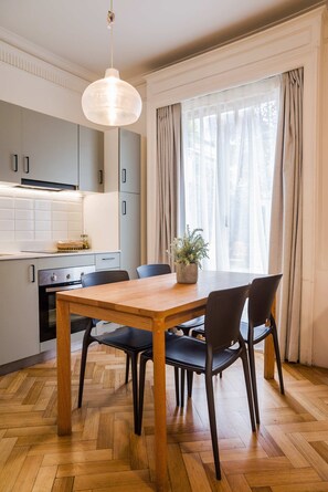 Dining - Modern Studio in Providencia | Perfect For 3 (Providencia)