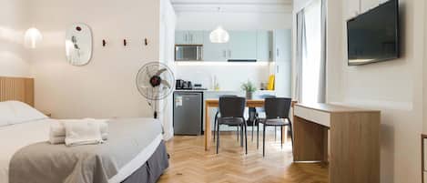Iron/ironing board, free WiFi, bed sheets