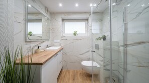 Apartamento (3) | Baño | Ducha y toallas