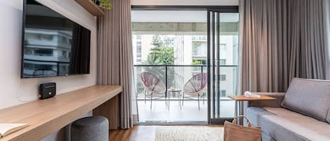 Executive-Studio | Wohnbereich | 40-Zoll-Smart-TV mit Digitalempfang