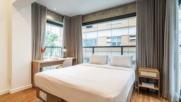 Familienapartment | Laptopgeeigneter Arbeitsplatz, kostenloses WLAN, Bettwäsche