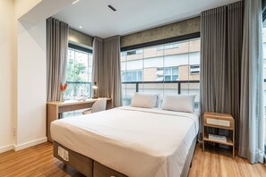 Laptop workspace, free WiFi, bed sheets -  Pivô Alameda Franca by Viva - Conforto e Estilo nos Jardins (São Paulo)