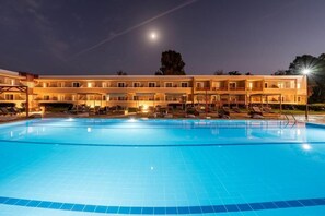 Seasonal outdoor pool - Aegean Bay Hotel (Marmari)
