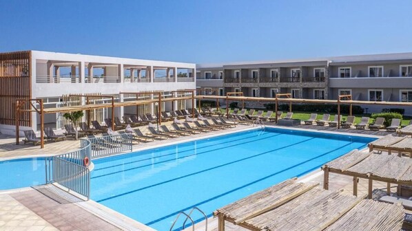 Property grounds - Aegean Bay Hotel (Marmari)