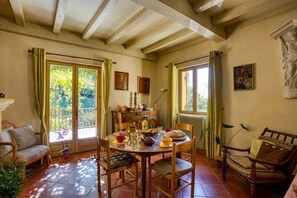 Dining - Pool, Parking, AC, Wifi, Breakfast, 4-ha Garden, English-Speaking Hosts (Sarlat-la-Canéda)