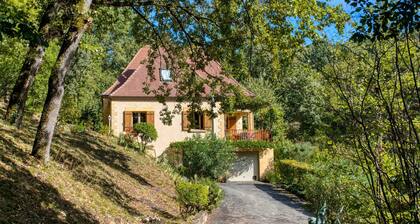 Pool, Parking, AC, Wifi, Breakfast, 4-ha Garden, English-Speaking Hosts