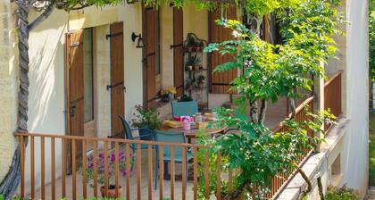 Piscine, Parking, Clim, Wifi, Petit déjeuner, Jardin 4 ha, HÎtes parlent anglais