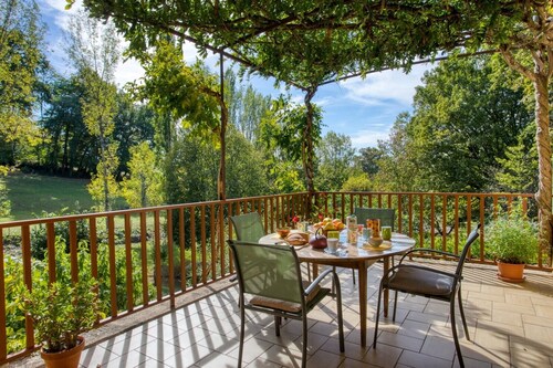 Pool, Parking, AC, Wifi, Breakfast, 4-ha Garden, English-Speaking Hosts