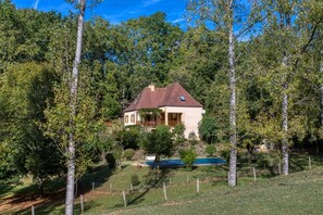 Exterior - Pool, Parking, AC, Wifi, Breakfast, 4-ha Garden, English-Speaking Hosts (Sarlat-la-Canéda)