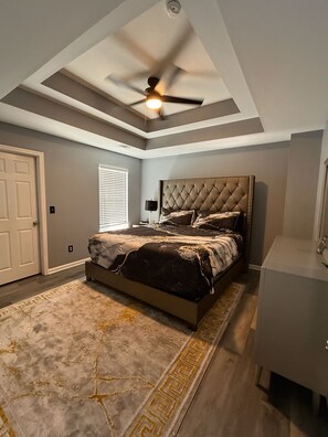 5 bedrooms, iron/ironing board, WiFi, bed sheets
