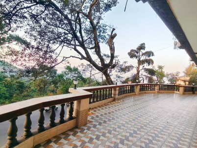 Hotel Panchgani Crown