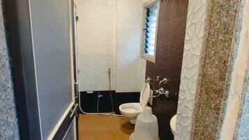 Free toiletries, towels, toilet paper