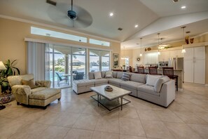 Smart TV - Heated Pool - Large Gulf-Access Canal - South Cape - BBQ - Eastern Exposure (Cape Coral)