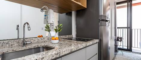 冰箱、微波炉、厨具/餐具