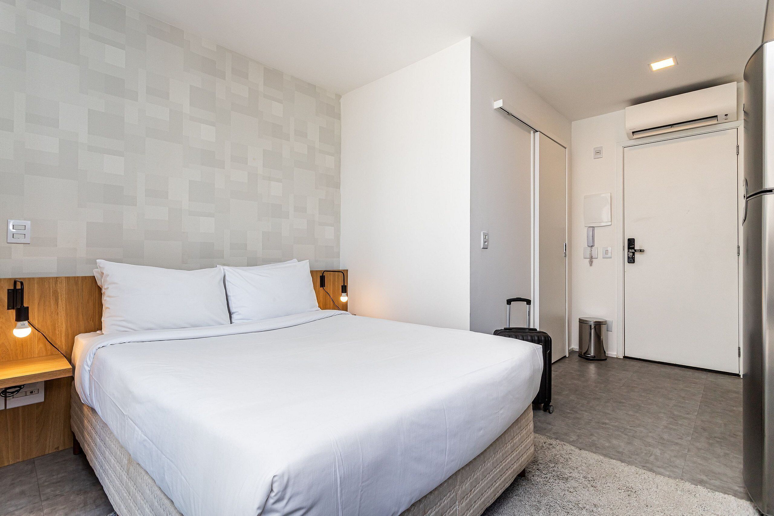 Espaço de trabalho para notebook, Wi-Fi de cortesia, roupa de cama