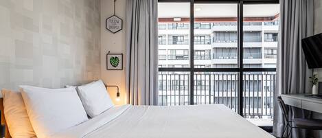 Een laptopwerkplek, gratis wifi, beddengoed