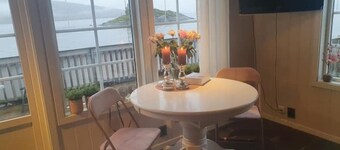 Idyllic seaside house by the water's edge - views, peace and comfort