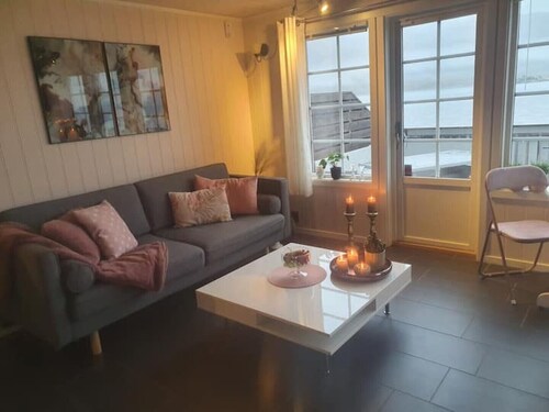 Idyllic seaside house by the water's edge - views, peace and comfort