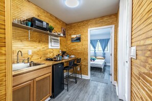 Private kitchen - Elegant 2BR Container Home | Nature Retreat | Peaceful & Unique (Jacksonville)