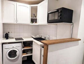 Private kitchen - Charming apartment in typical Montmartre and Sacré-Coeur district (Paris)