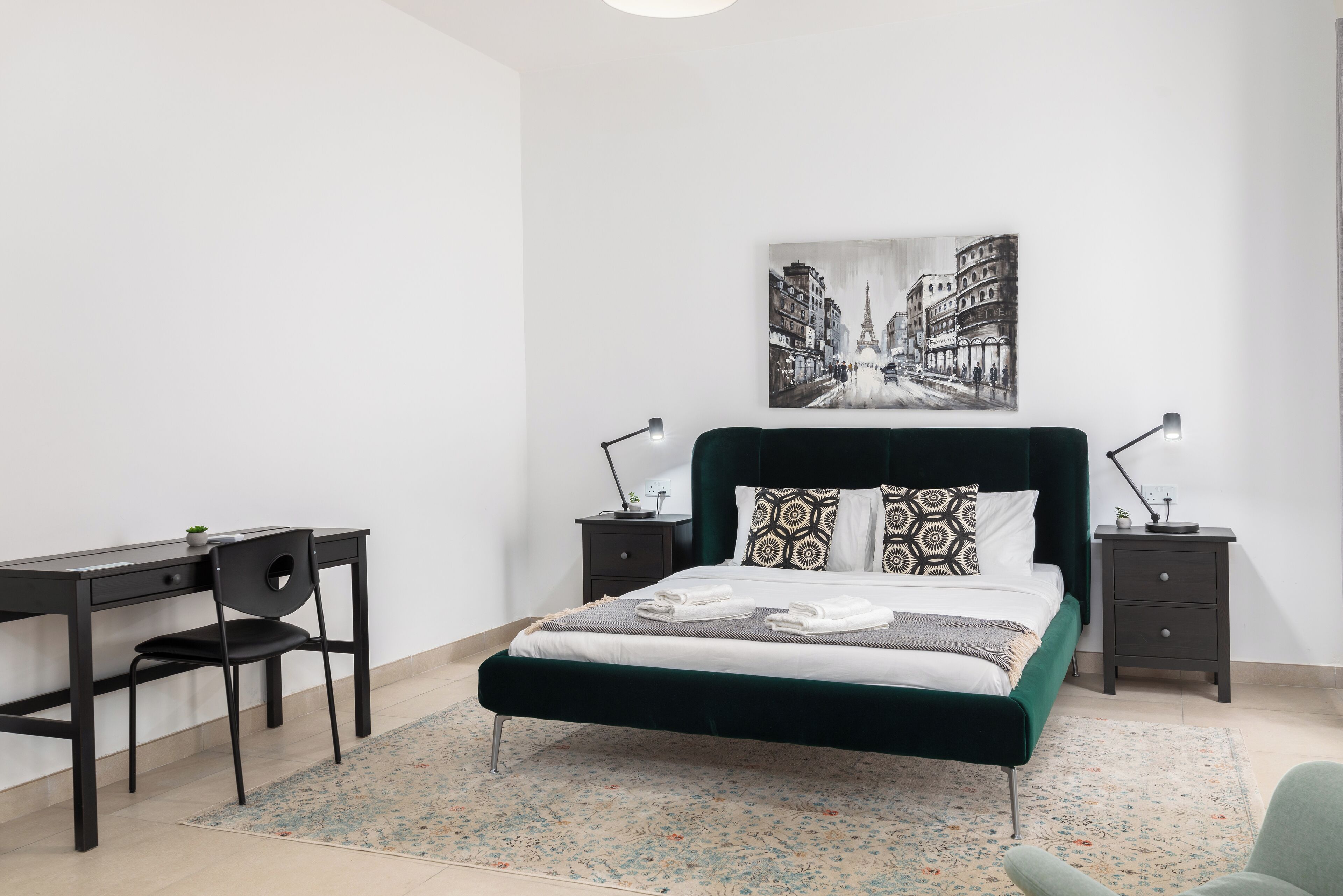 Cortinas blackout, tabla de planchar con plancha y wifi gratis 