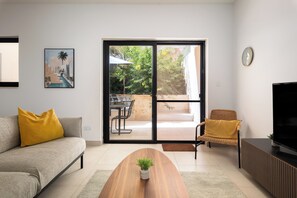 Apartment, 3 Schlafzimmer, Küche | Wohnbereich | Flachbildfernseher