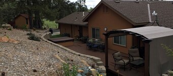 Luxury Cabin Rental with a Fire Pit in Coulterville, California