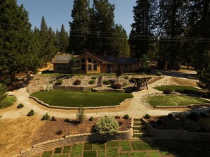 Exterior - Luxury Cabin Rental with a Fire Pit in Coulterville, California (Yosemite)