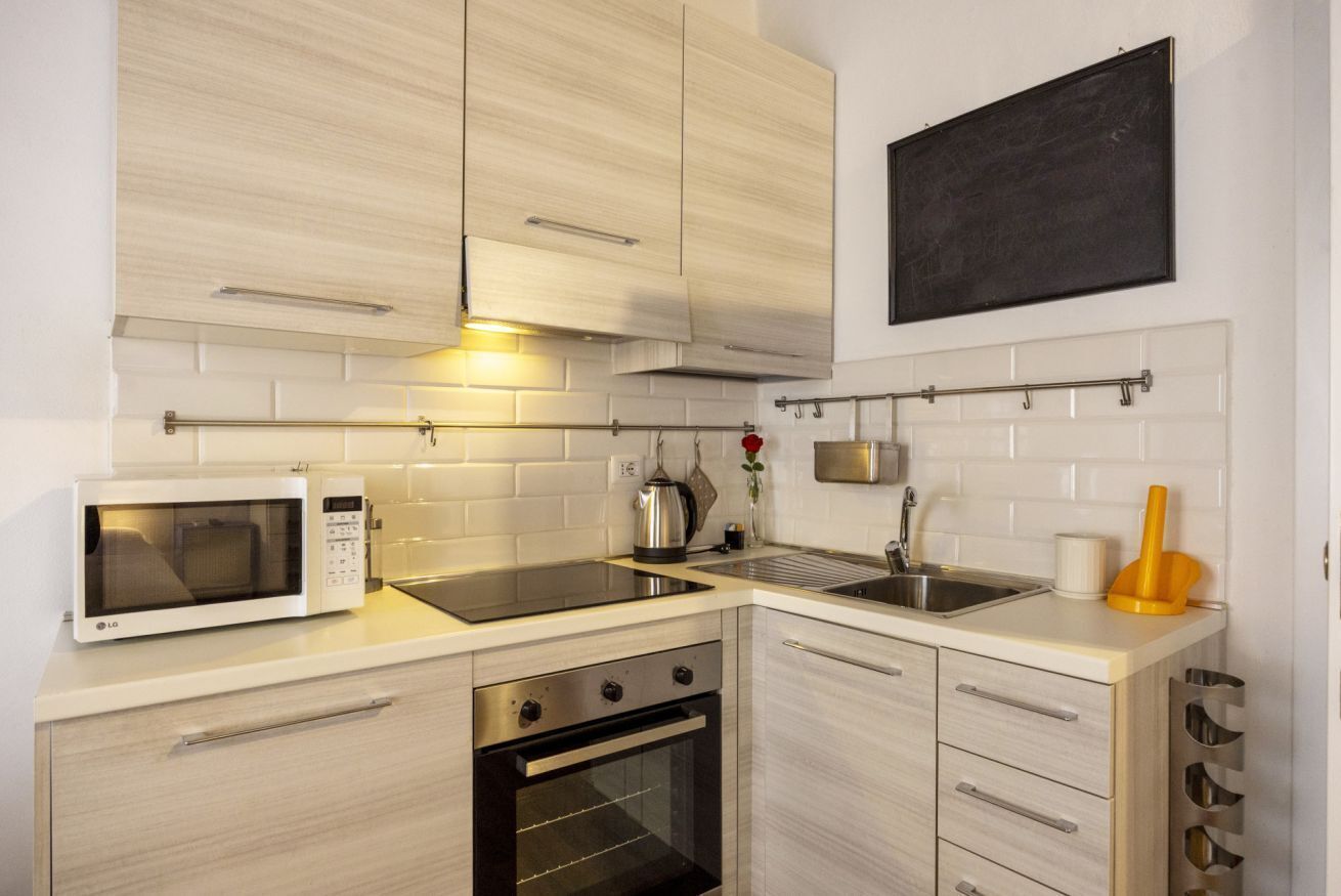 Fridge, microwave