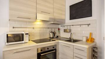 Fridge, microwave