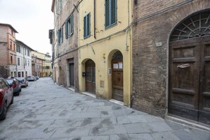 Exterior - The Songs of Siena, just minutes from the Campo (Siena)