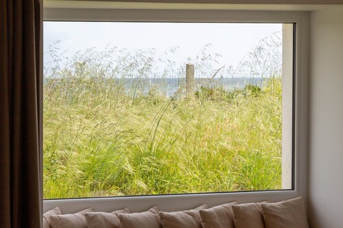 Spectacular panoramic sea view. direct access to the beach. detached house.
